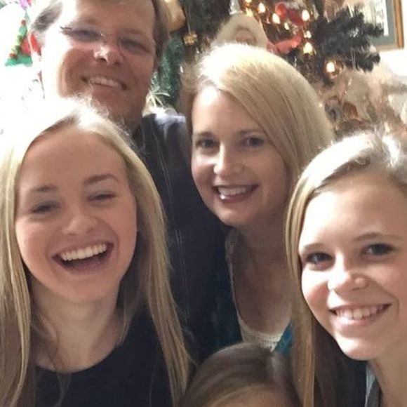 Meet your Posher, Cindy - Picture 1 of 1